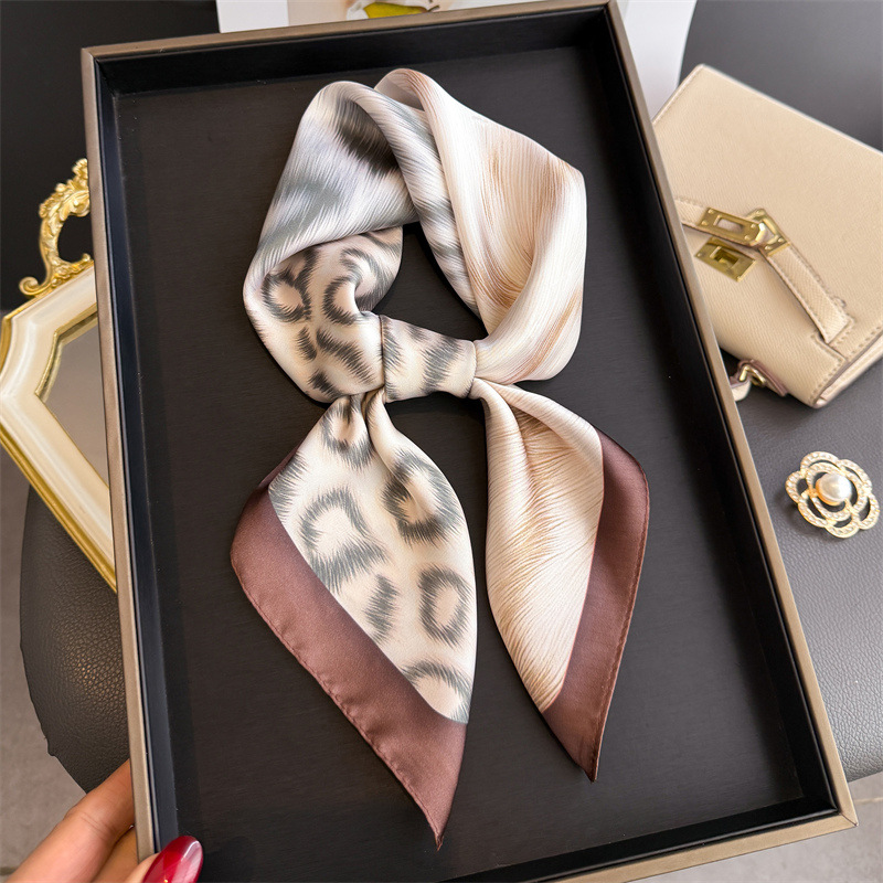 Silk Scarf Square - Lenço de Seda Luxuoso para Mulheres