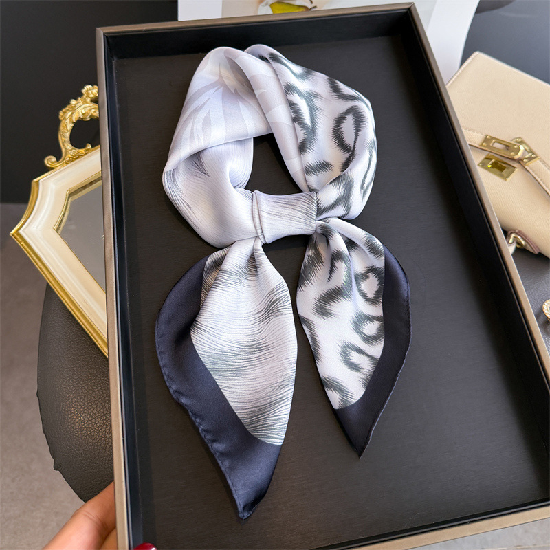 Lenço de Seda Luxuoso para Mul - Silk Scarf Square avaliação e preço