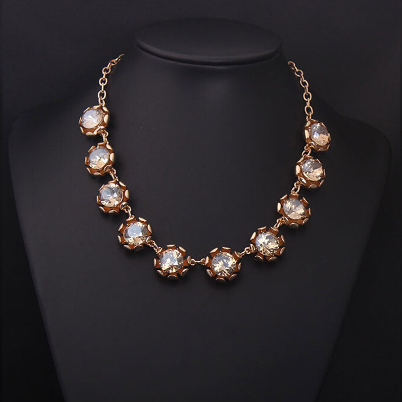 Novo colar de cristal de luxo  - Women Accessories Dubai avaliação e preço